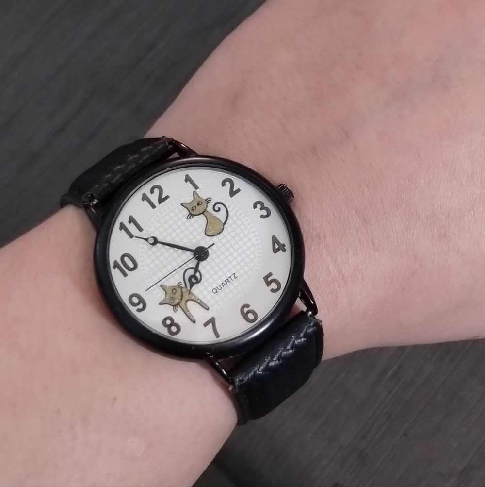 Quartz Watch with Kitty Accents, Runs & Keeps Time, New Battery - Picture 7 of 14